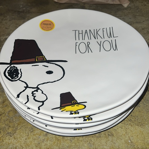 Set of 6 Rae Dunn plates - Picture 3 of 3